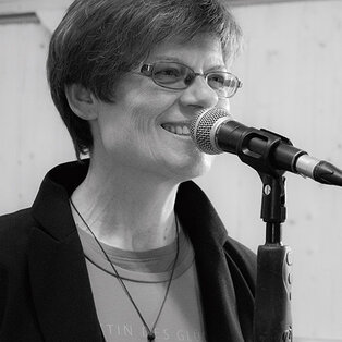 Christa Kasehs singt